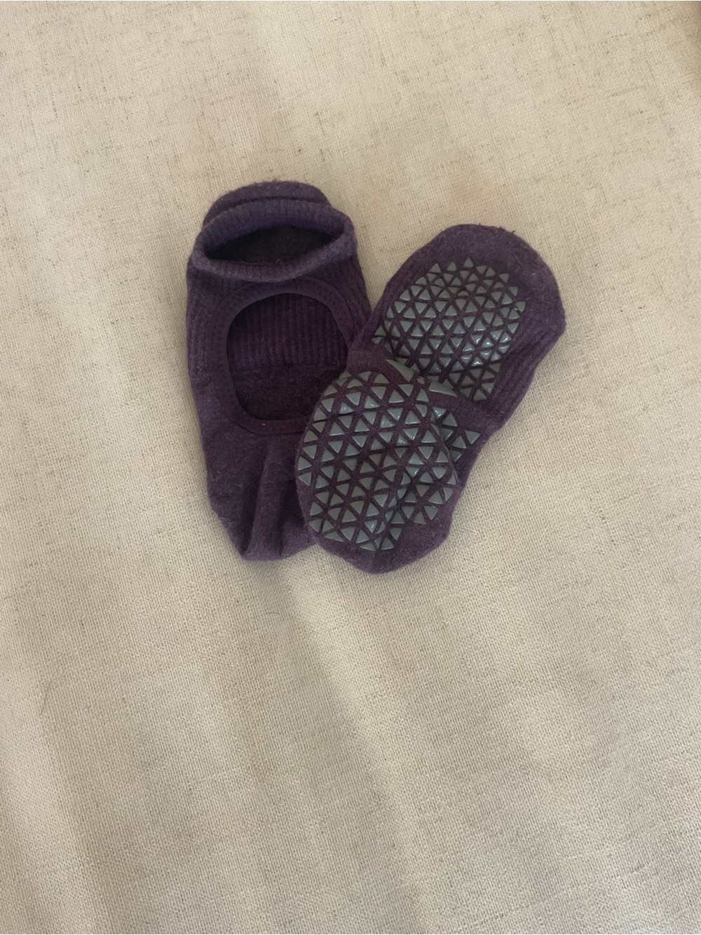 Low-Cut Non-Slip TAVI Grip Socks in Purple